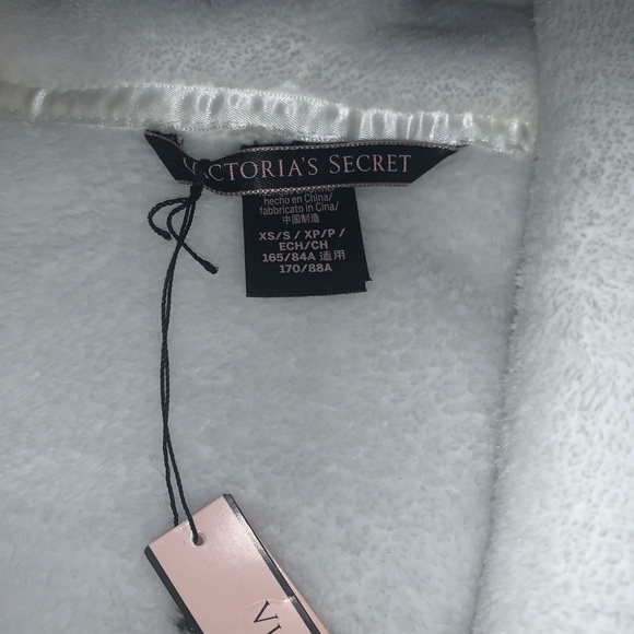 Victoria Secret Robe!!! Size XS-S - Picture 3 of 3